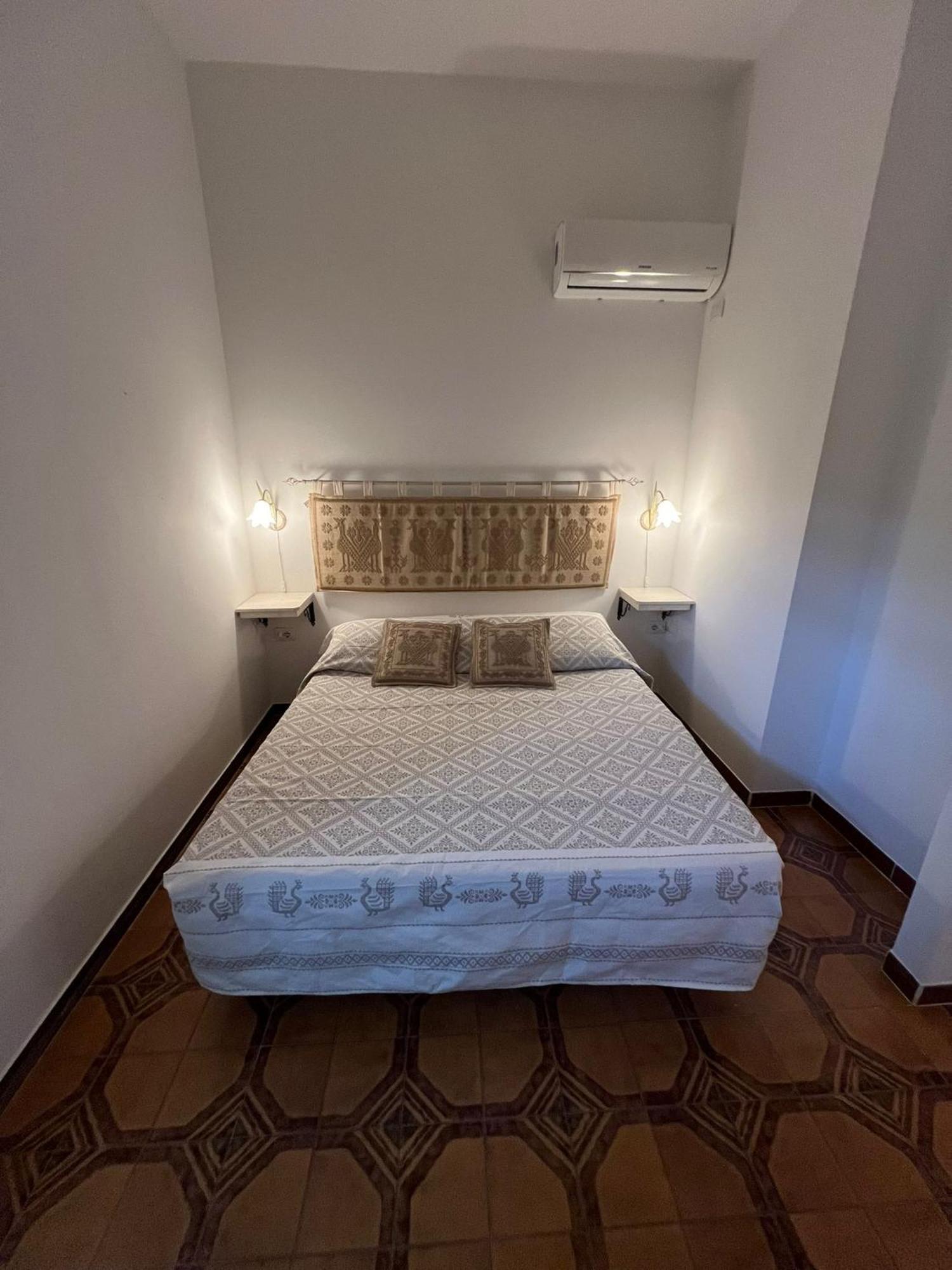 B&B Via Dei Mille Castelsardo Eksteriør billede